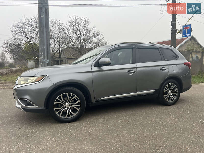 Внедорожник / Кроссовер Mitsubishi Outlander 2017 в Одессе
