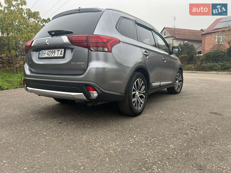 Внедорожник / Кроссовер Mitsubishi Outlander 2017 в Одессе