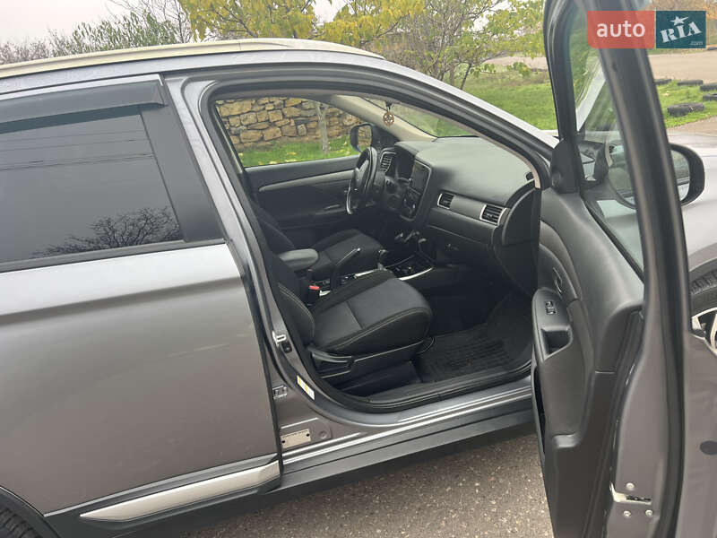 Внедорожник / Кроссовер Mitsubishi Outlander 2017 в Одессе