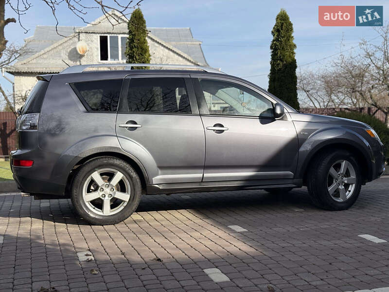 Внедорожник / Кроссовер Mitsubishi Outlander 2009 в Косове фото 37 Внедорожник / Кроссовер Mitsubishi Outlander 2009 в Косове