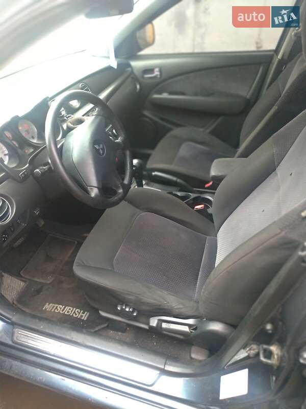 Позашляховик / Кросовер Mitsubishi Outlander 2004 в Києві