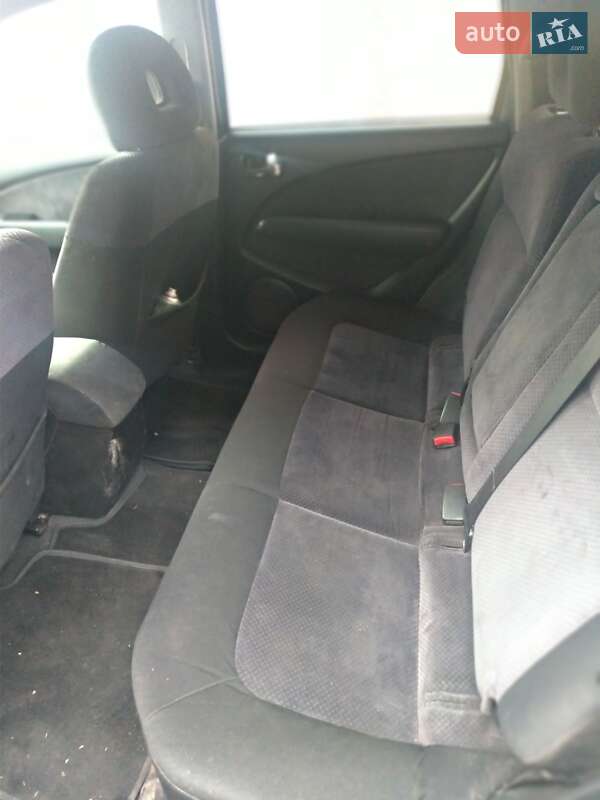 Позашляховик / Кросовер Mitsubishi Outlander 2004 в Києві