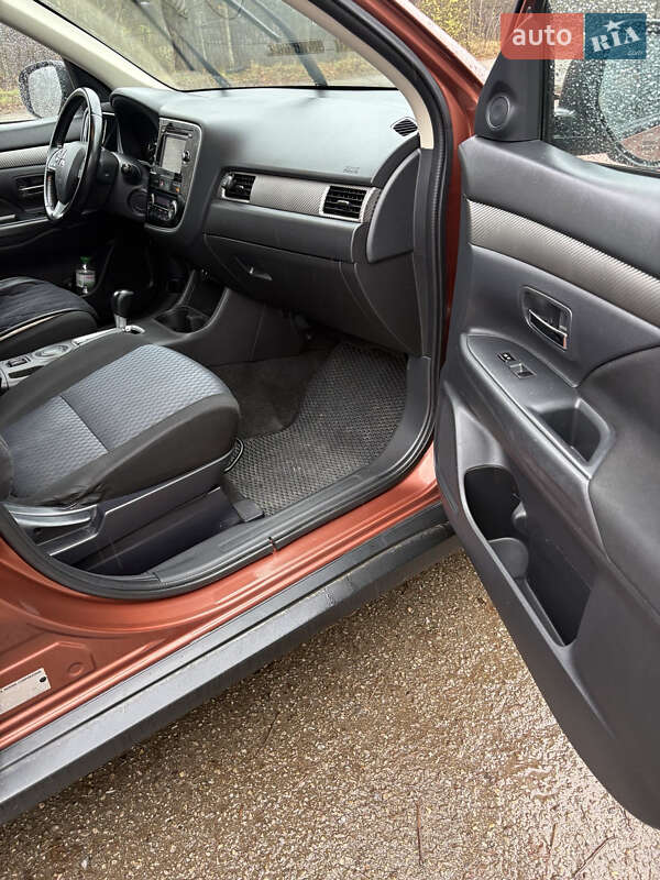 Позашляховик / Кросовер Mitsubishi Outlander 2013 в Івано-Франківську фото 15 Позашляховик / Кросовер Mitsubishi Outlander 2013 в Івано-Франківську