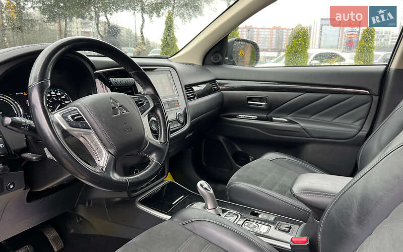 Внедорожник / Кроссовер Mitsubishi Outlander 2018 в Львове