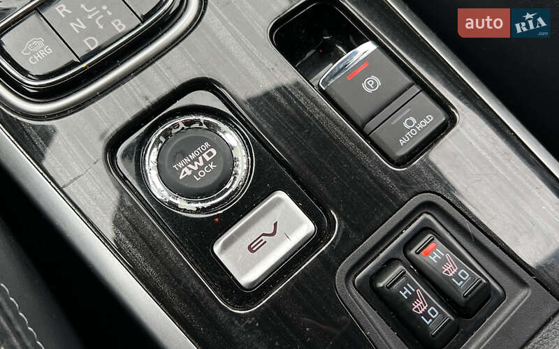 Внедорожник / Кроссовер Mitsubishi Outlander 2018 в Львове