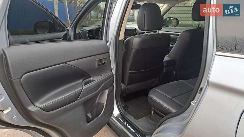 Позашляховик / Кросовер Mitsubishi Outlander 2017 в Києві