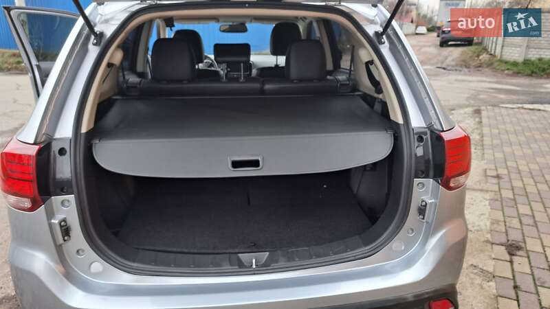 Позашляховик / Кросовер Mitsubishi Outlander 2017 в Києві