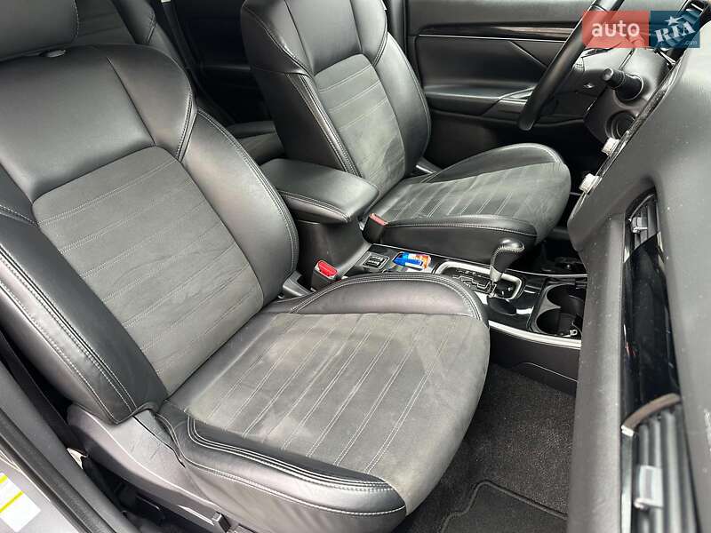 Внедорожник / Кроссовер Mitsubishi Outlander 2019 в Одессе