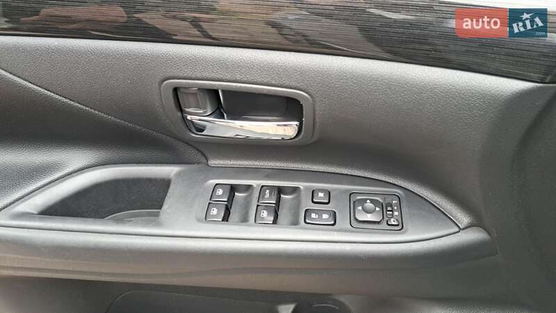 Позашляховик / Кросовер Mitsubishi Outlander 2017 в Києві