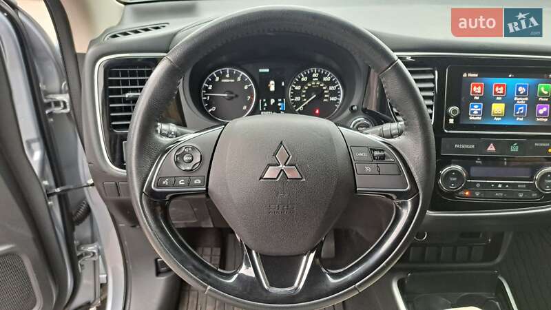 Позашляховик / Кросовер Mitsubishi Outlander 2017 в Києві