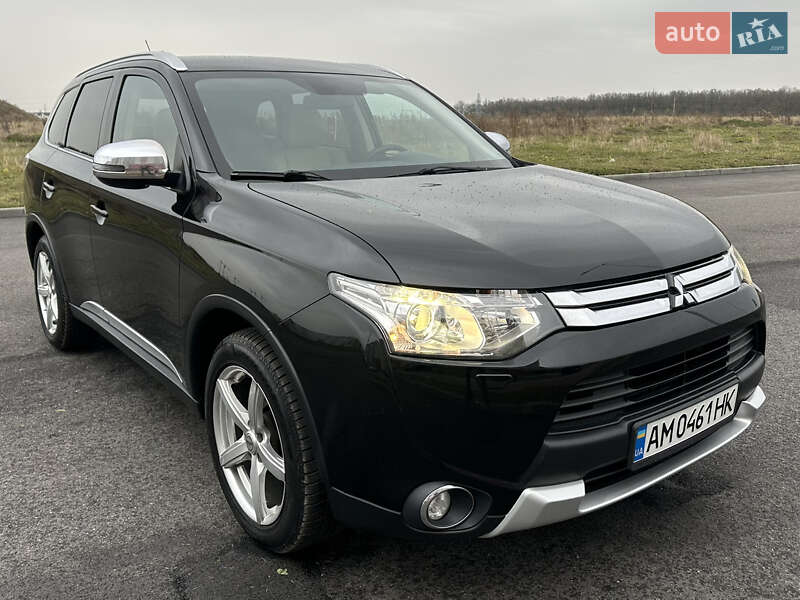 Позашляховик / Кросовер Mitsubishi Outlander 2015 в Вінниці