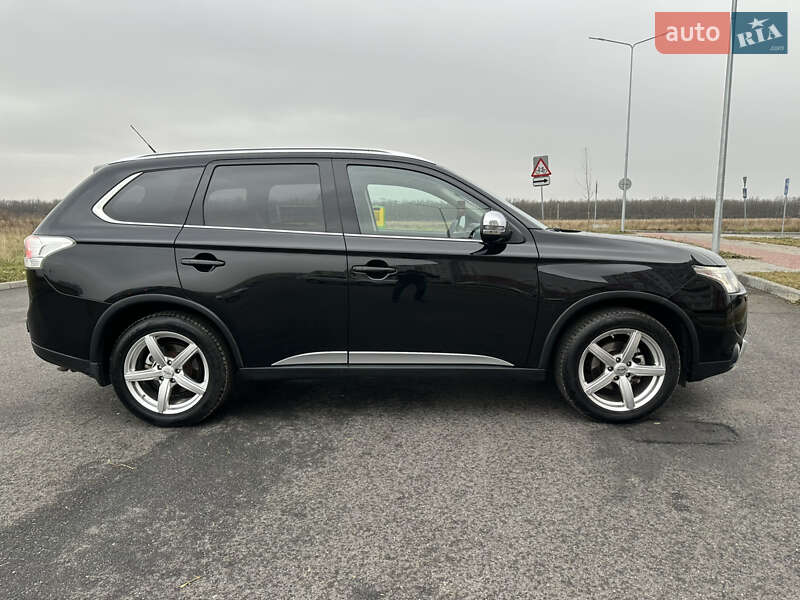 Позашляховик / Кросовер Mitsubishi Outlander 2015 в Вінниці