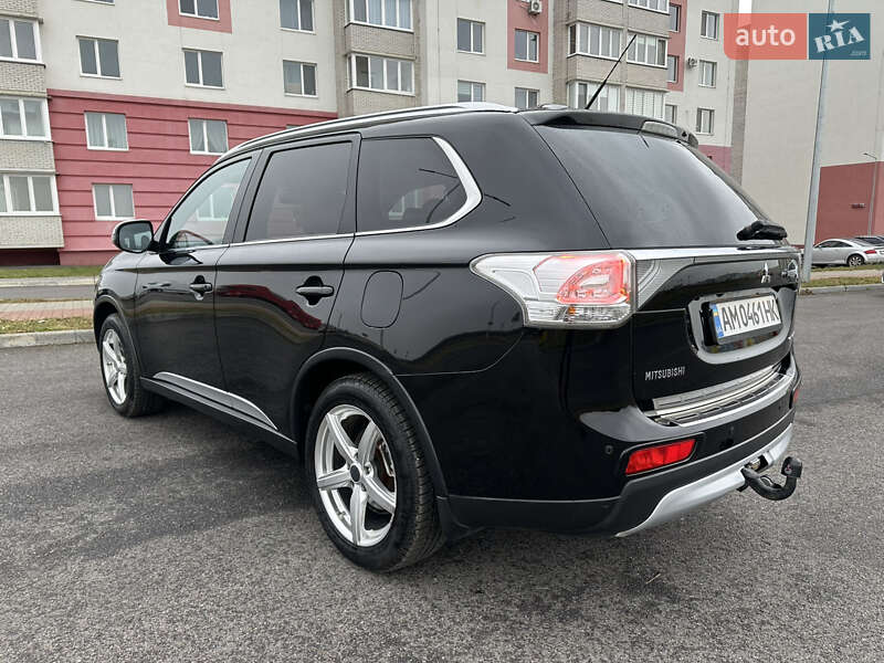Позашляховик / Кросовер Mitsubishi Outlander 2015 в Вінниці