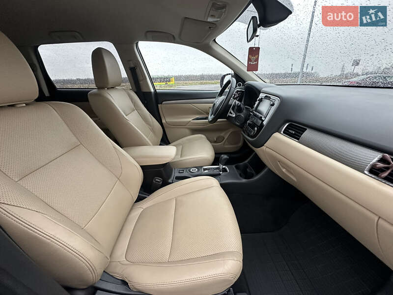 Позашляховик / Кросовер Mitsubishi Outlander 2015 в Вінниці