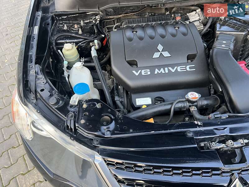 Внедорожник / Кроссовер Mitsubishi Outlander 2007 в Великодолинском