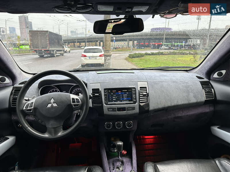 Позашляховик / Кросовер Mitsubishi Outlander 2009 в Києві