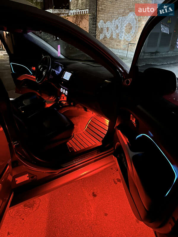 Позашляховик / Кросовер Mitsubishi Outlander 2009 в Києві