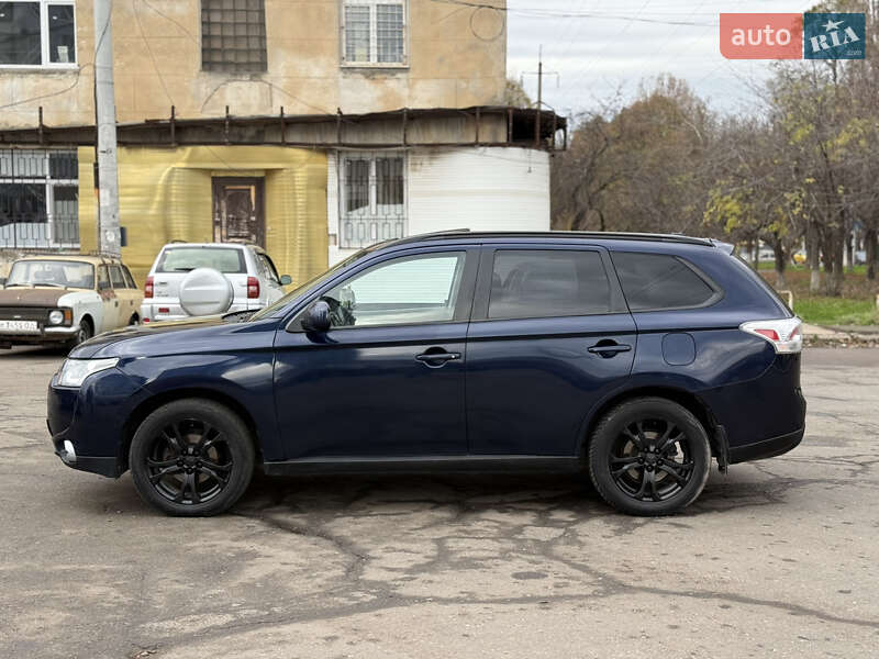 Внедорожник / Кроссовер Mitsubishi Outlander 2013 в Одессе