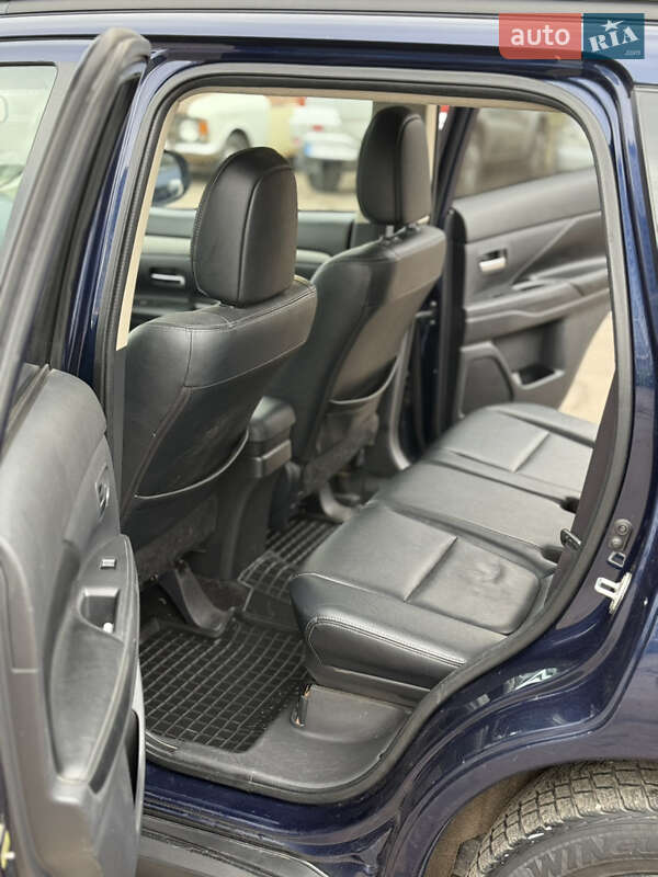 Внедорожник / Кроссовер Mitsubishi Outlander 2013 в Одессе