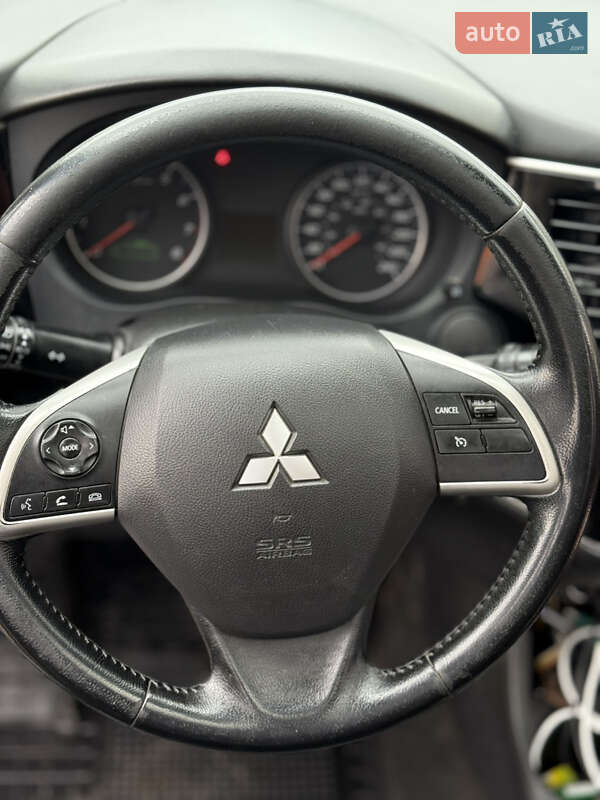 Внедорожник / Кроссовер Mitsubishi Outlander 2013 в Одессе