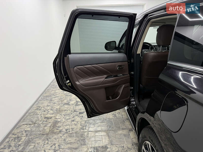 Позашляховик / Кросовер Mitsubishi Outlander 2018 в Одесі