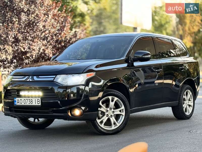Внедорожник / Кроссовер Mitsubishi Outlander 2013 в Львове