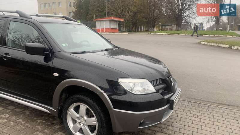 Позашляховик / Кросовер Mitsubishi Outlander 2004 в Кам'янець-Подільському