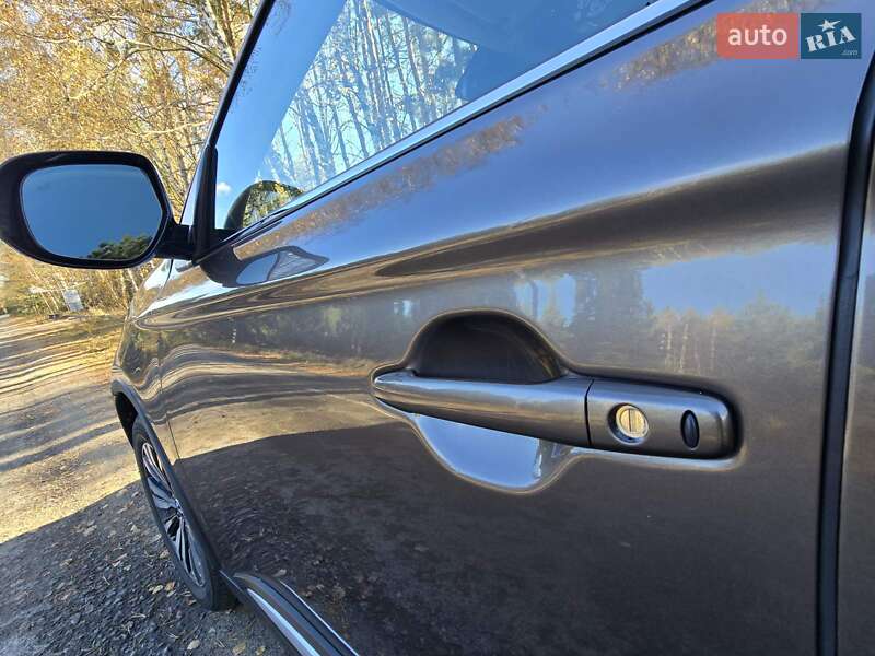 Позашляховик / Кросовер Mitsubishi Outlander 2020 в Вишгороді