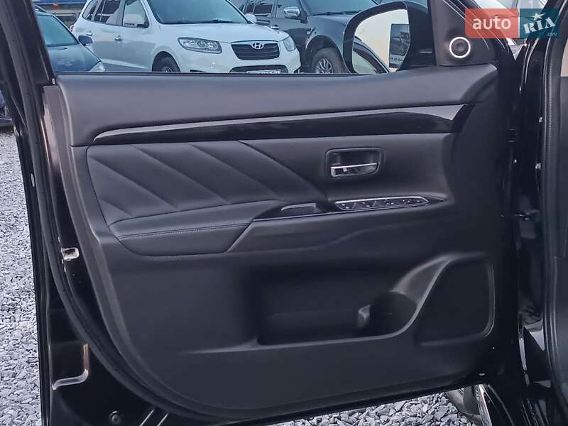 Внедорожник / Кроссовер Mitsubishi Outlander 2018 в Львове