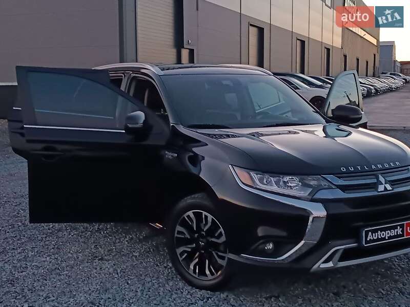 Внедорожник / Кроссовер Mitsubishi Outlander 2018 в Львове