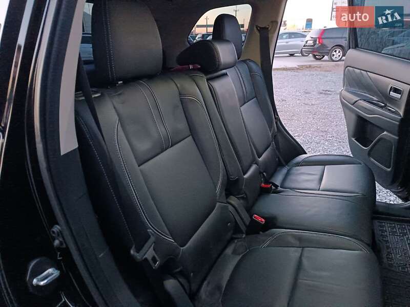 Внедорожник / Кроссовер Mitsubishi Outlander 2018 в Львове