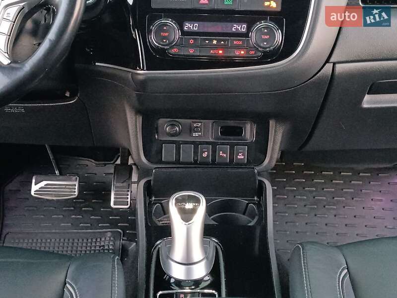 Внедорожник / Кроссовер Mitsubishi Outlander 2018 в Львове