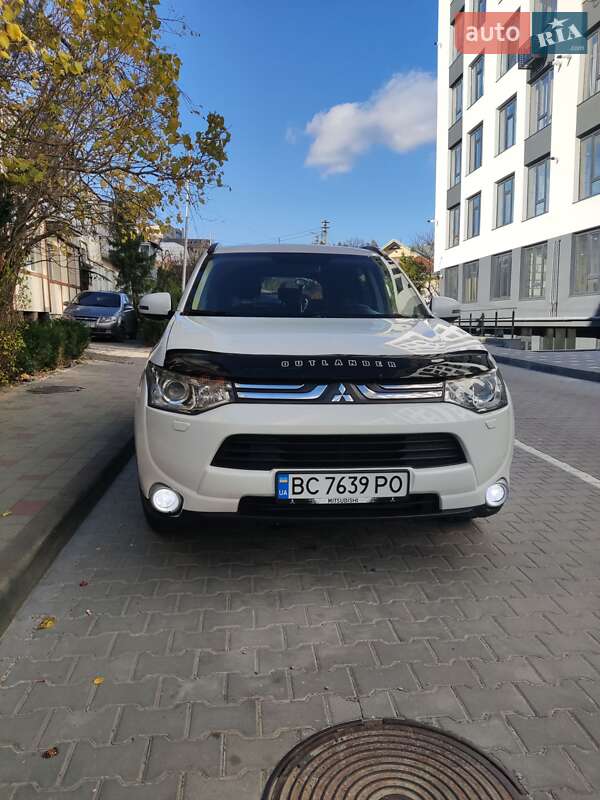 Внедорожник / Кроссовер Mitsubishi Outlander 2013 в Трускавце