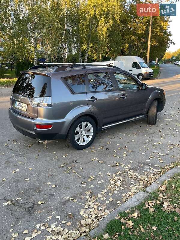 Внедорожник / Кроссовер Mitsubishi Outlander 2010 в Житомире