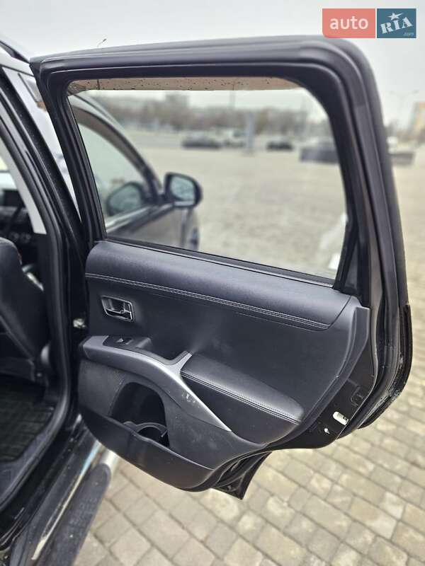 Внедорожник / Кроссовер Mitsubishi Outlander 2010 в Харькове