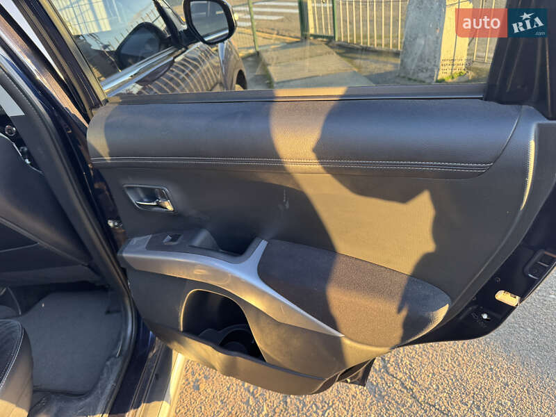 Внедорожник / Кроссовер Mitsubishi Outlander 2012 в Киеве