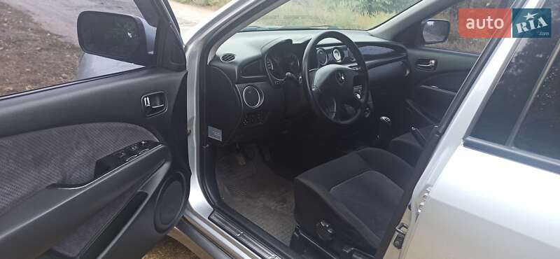 Позашляховик / Кросовер Mitsubishi Outlander 2004 в Краснограді