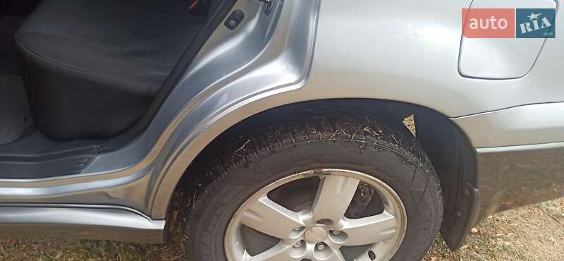 Позашляховик / Кросовер Mitsubishi Outlander 2004 в Краснограді