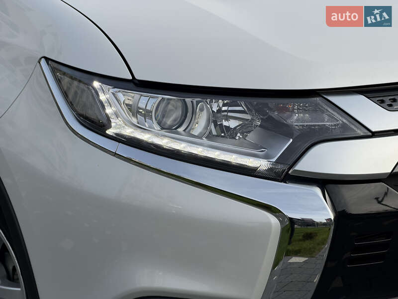 Внедорожник / Кроссовер Mitsubishi Outlander 2020 в Ужгороде