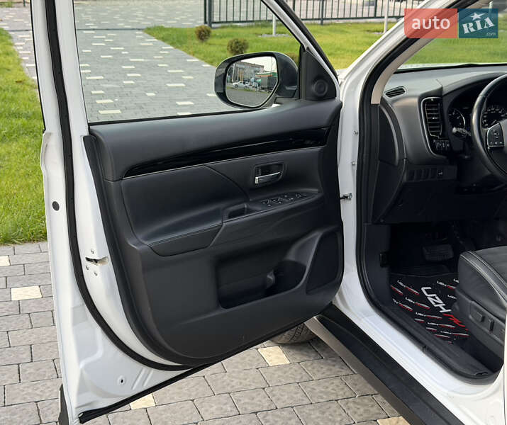 Внедорожник / Кроссовер Mitsubishi Outlander 2020 в Ужгороде