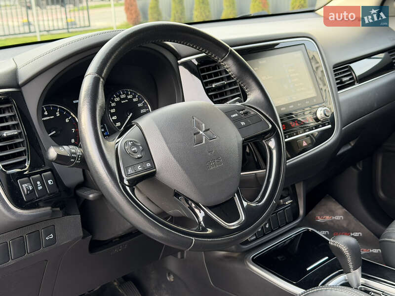 Внедорожник / Кроссовер Mitsubishi Outlander 2020 в Ужгороде