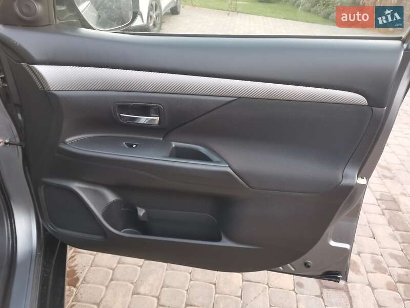 Внедорожник / Кроссовер Mitsubishi Outlander 2016 в Луцке фото 24 Внедорожник / Кроссовер Mitsubishi Outlander 2016 в Луцке