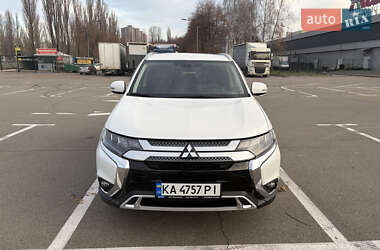 Позашляховик / Кросовер Mitsubishi Outlander 2019 в Києві