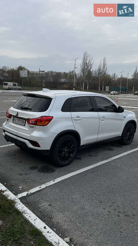 Внедорожник / Кроссовер Mitsubishi Outlander 2017 в Киеве