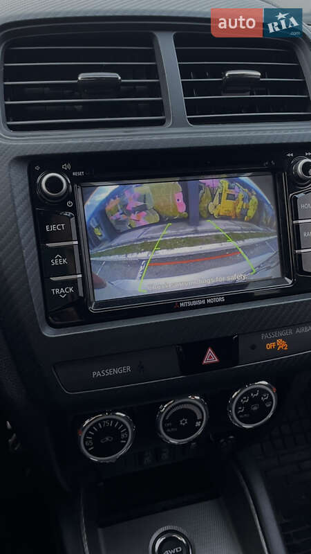 Внедорожник / Кроссовер Mitsubishi Outlander 2017 в Киеве