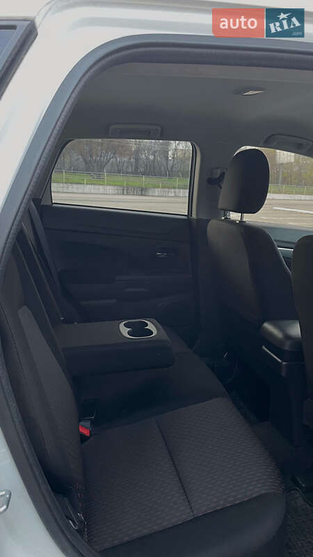 Внедорожник / Кроссовер Mitsubishi Outlander 2017 в Киеве