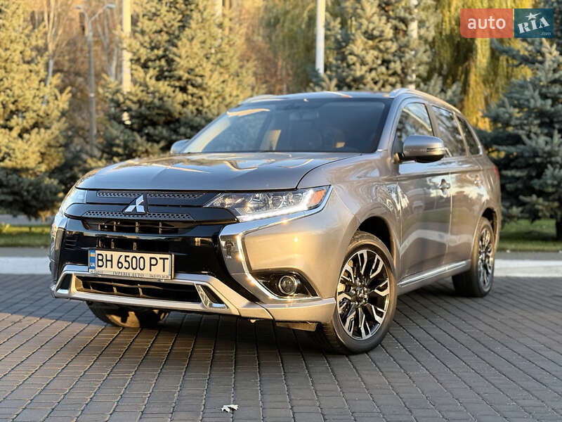 Позашляховик / Кросовер Mitsubishi Outlander 2018 в Одесі