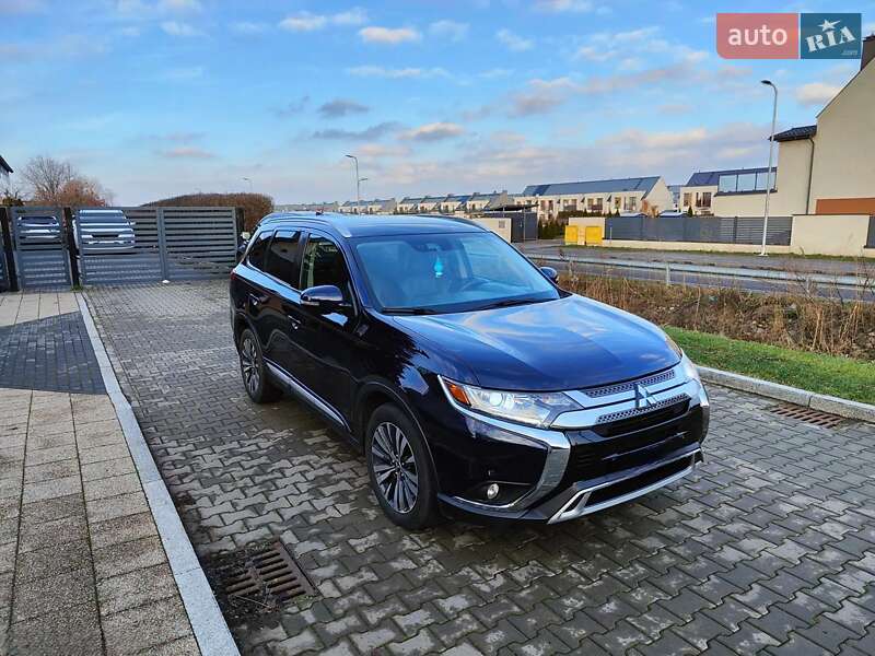 Внедорожник / Кроссовер Mitsubishi Outlander 2020 в Виннице