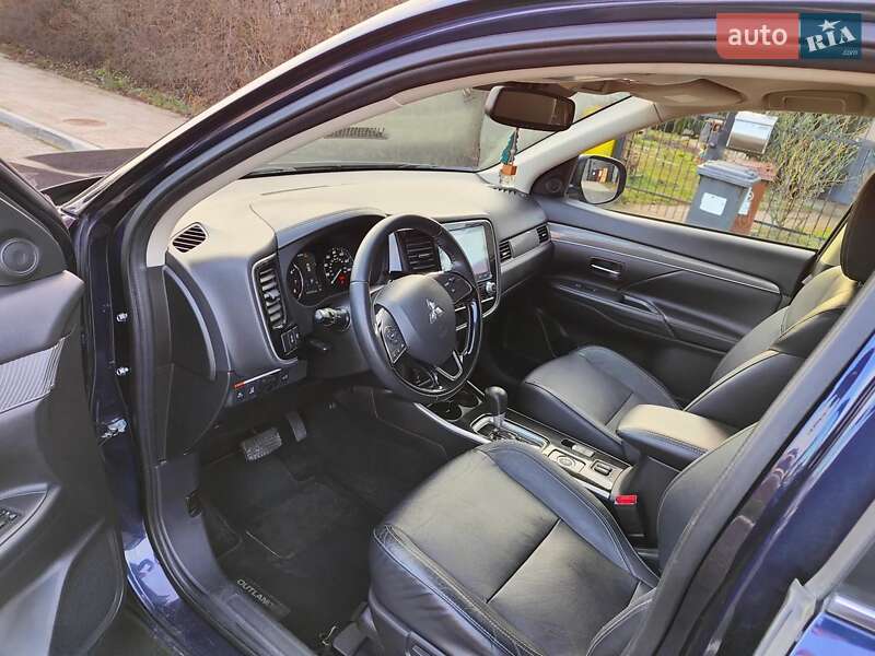 Внедорожник / Кроссовер Mitsubishi Outlander 2020 в Виннице