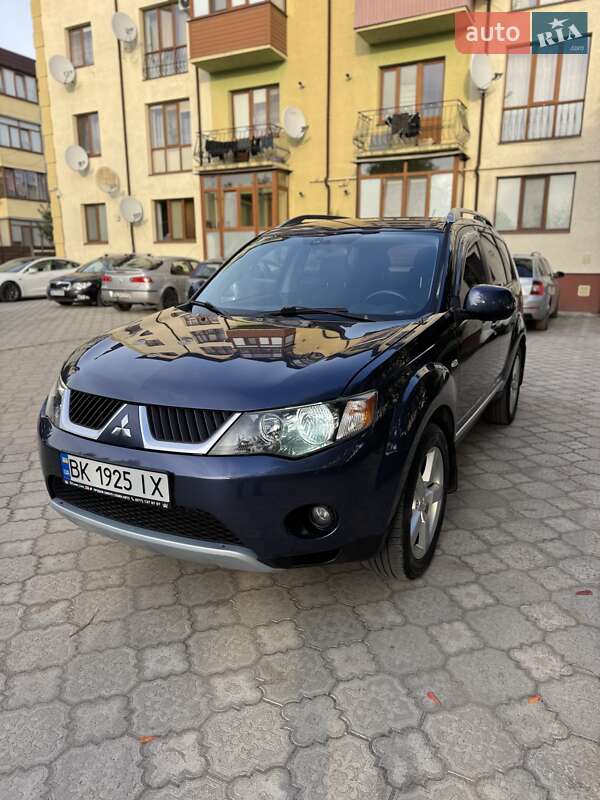 Внедорожник / Кроссовер Mitsubishi Outlander 2008 в Ровно фото 2 Внедорожник / Кроссовер Mitsubishi Outlander 2008 в Ровно